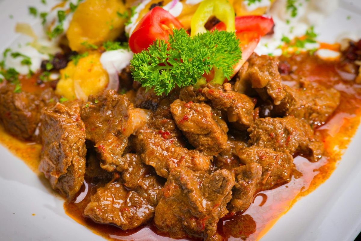 Marhapörkölt fűszerezése - autentikus magyar ízek